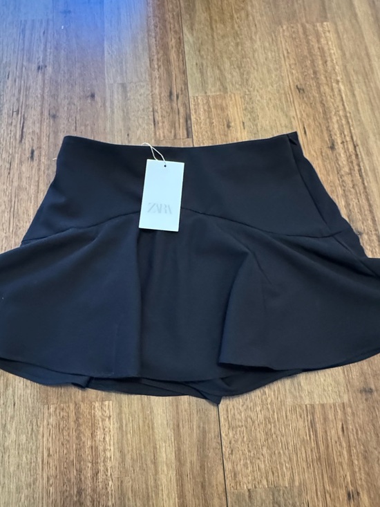 Zara Dresses & Skirts - Zara Black Peplum Mini Skirt/skort